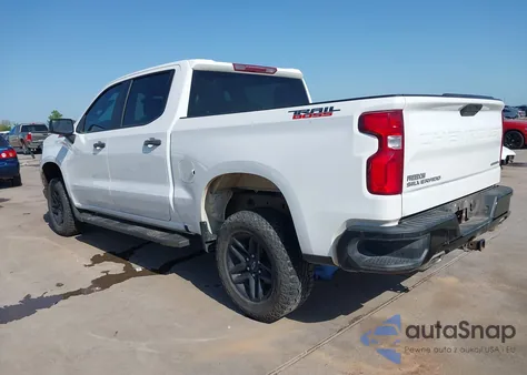 2021 Chevrolet Silverado K1500 Trail Boss Custom z USA, uszkodzony, nr VIN 1GCPYCEF3MZ330447